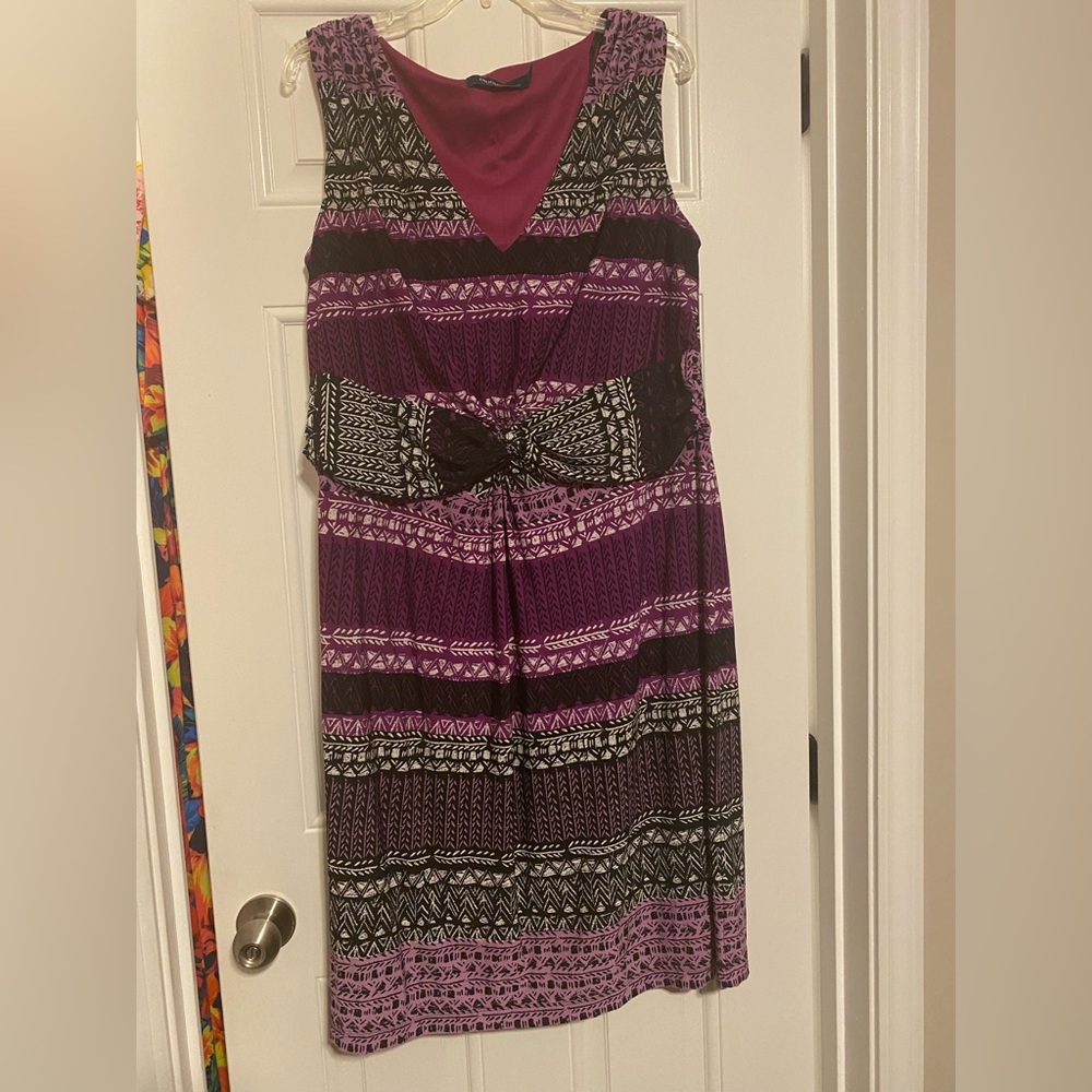 Eloquii Size 20 sleeveless, v neck, purple print dress.